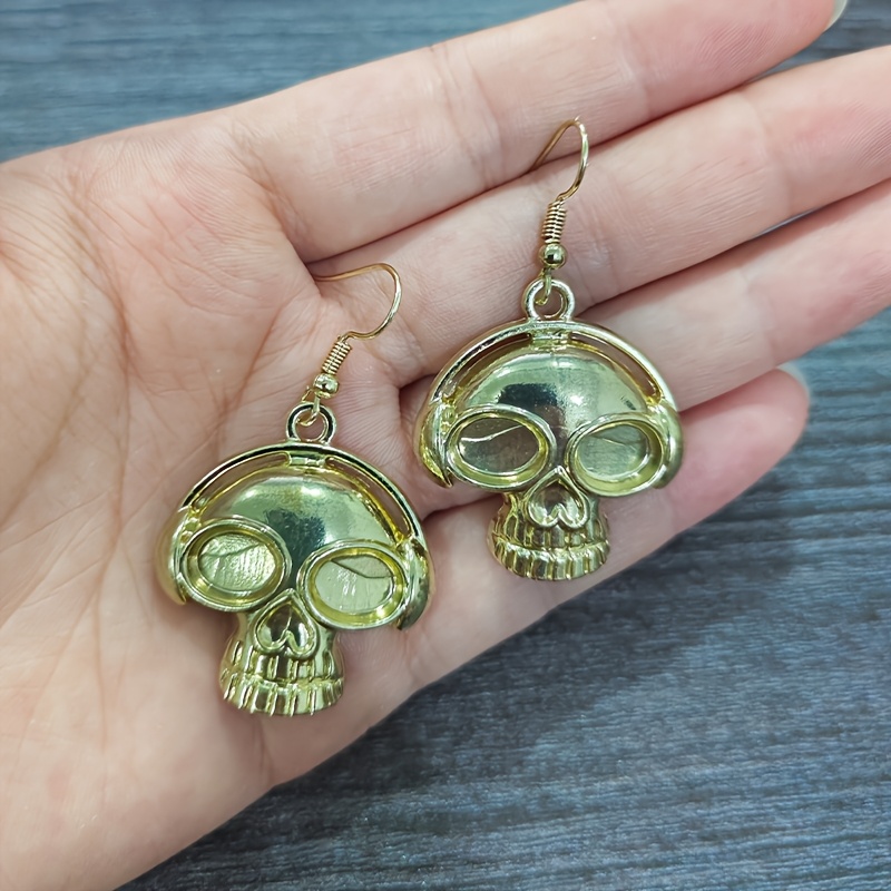 2pcs Women's Quirky Skull Pendant Drop Earrings